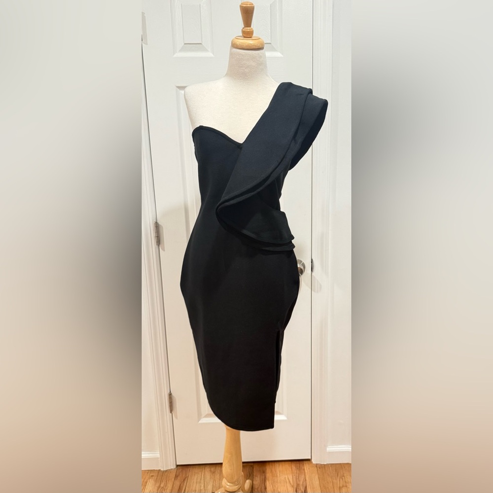 One Shoulder Ruffle Dreaa